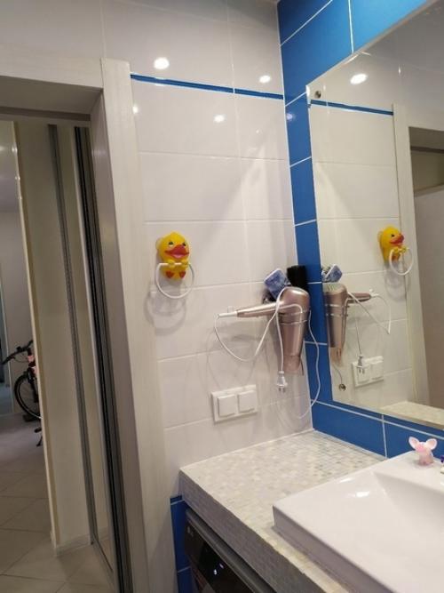 Ванная комната от подписчиков интересно, они успевают пользоваться всеми этими баночками или они для красоты стоят? 02