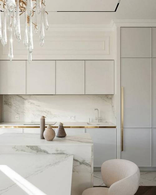 Белая квартира в Петербурге.