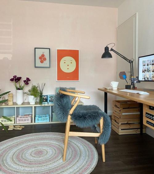 Каждая комната этой немецкой квартиры свой цветовой акцент имеет. 03