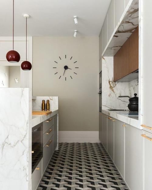 Квартира площадью 175 метров расположена в обручевском районе на юге Москвы, на 36 этаже новостройки. 04