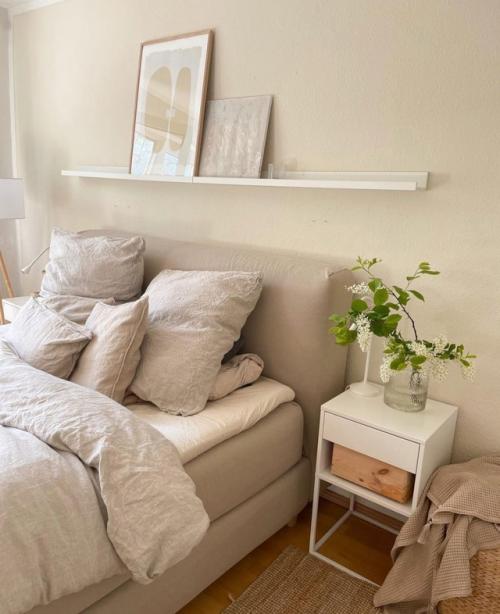 Интересный интерьер квартиры в скандинавском стиле, где на каждом фото представлена гармоничная композиция. 06