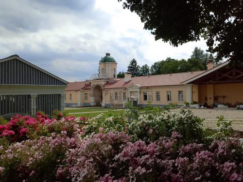 Про экскурсию.  Мы были в чудесной усадьбе куракиных 18 в. (в настоящих российских еб@енях), добраться туда без личного авто, идея так се. 03