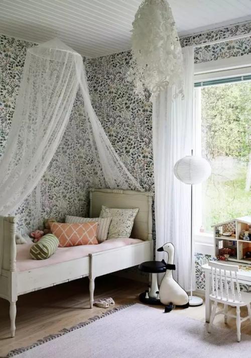 Интерьер этого летнего дома создан из сочетания старой унаследованной мебели и продуманных новых приобретений. 02