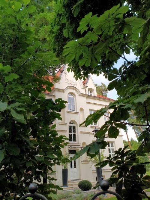 В 20 минутах езды от Варшавы есть замечательный городок Константин - езёрна. 06