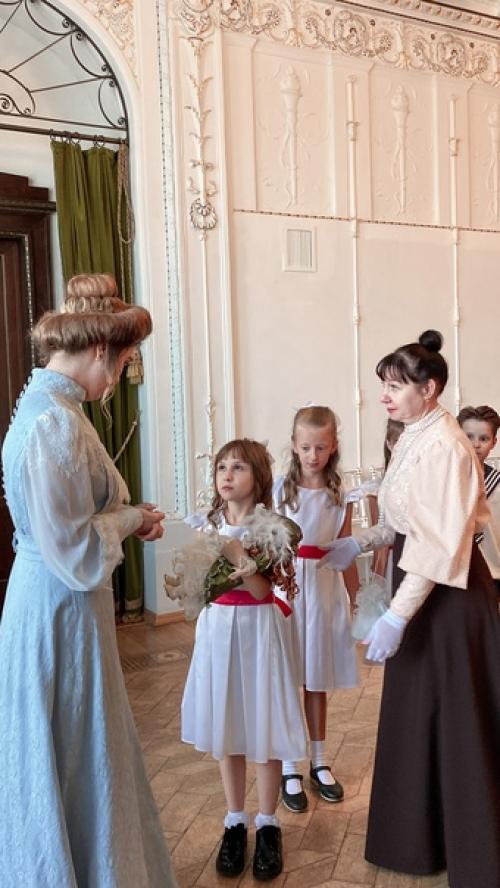 Погрузиться в эпоху начала XX века - легко. 01