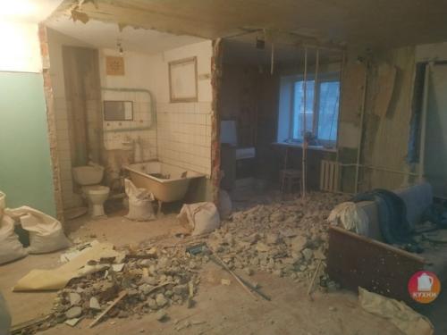 Андрей из Гомеля потратил 1, 5 года на то, чтобы сделать из убитой хрущевки конфетку. 03