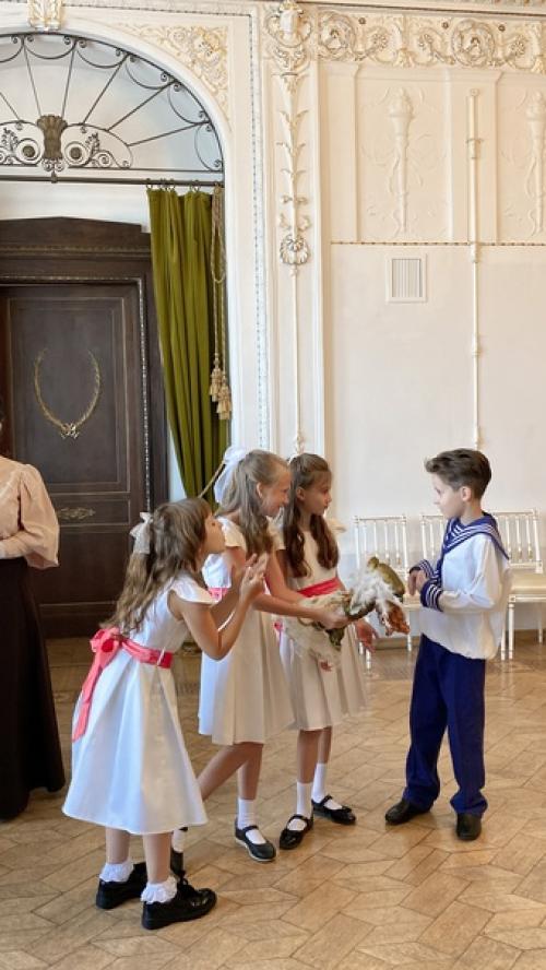 Погрузиться в эпоху начала XX века - легко. 02