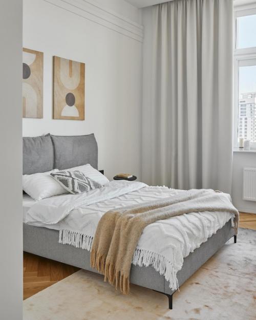 Владельцы этой квартиры в жилом комплексе Минска - семейная пара, чьи дети выросли и проживают отдельно. 07