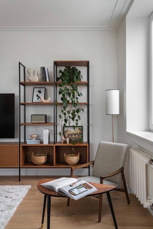 Лаконичный интерьер московской квартиры с элементами современной классики и мебелью в стиле mid - Century Modern. 02