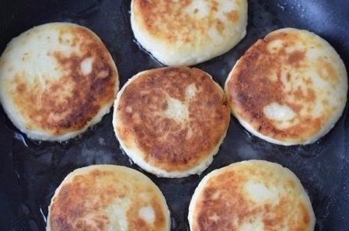 Идеальные сырники.  Сколько я эти сырники искала. 04