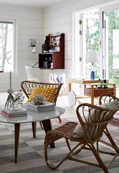 Интерьер этого летнего дома создан из сочетания старой унаследованной мебели и продуманных новых приобретений. 01