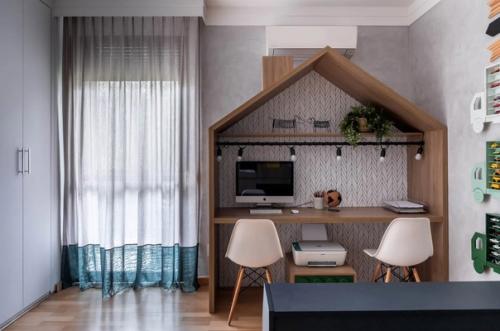 Космический интерьер детской спальни и игровая/учебная комната, оформлена в спортивной тематике - для двух мальчишек. 08