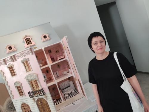 Наша звезда и архитектурная доминанта экспозиции - работа Исаева Даниила, художника - скульптора, работающего в жанре кукольной миниатюры. 02