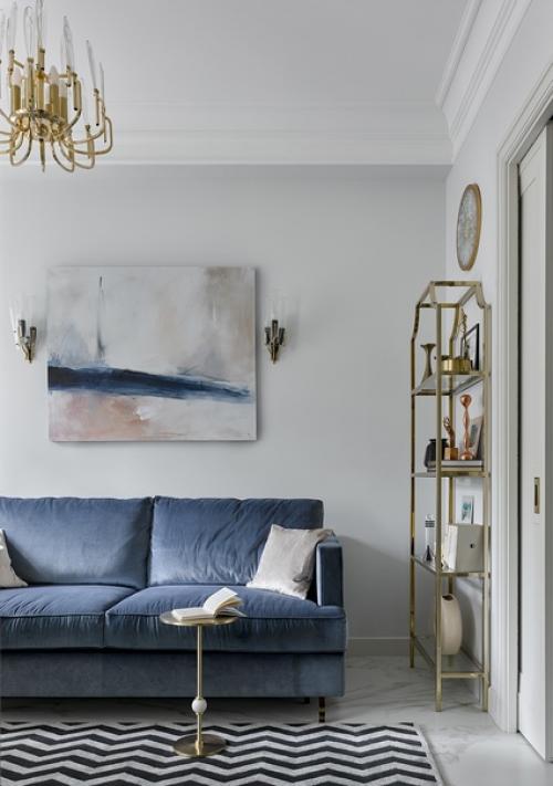 Дизайнеры Ирина Киреева и Анна пискун оформили воздушный и легкий интерьер квартиры в пастельно-голубых тонах, наполненный светом и воздухом. 04