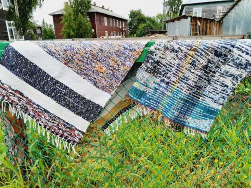 Где-то прочитала, что половики и коврики как машина времени - уносит нас в прошлое, в уютный дом мамы и бабушки. 01