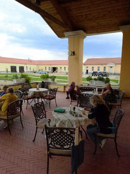 Про экскурсию.  Мы были в чудесной усадьбе куракиных 18 в. (в настоящих российских еб@енях), добраться туда без личного авто, идея так се. 01