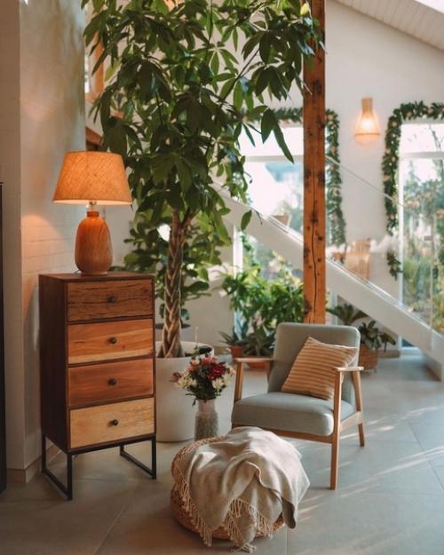 Хозяйка этого замечательного интерьера франци предпочитает душевное, чем дорогое и эксклюзивное, и ценит философию дизайна стиля бохо. 04