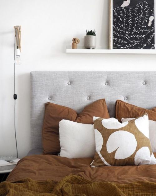 В каждой комнате этого уютного скандинавского дома присутствует коричневые и бежевые оттенки, напоминающие о любимой осени. 04