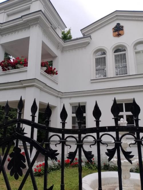 В 20 минутах езды от Варшавы есть замечательный городок Константин - езёрна. 08