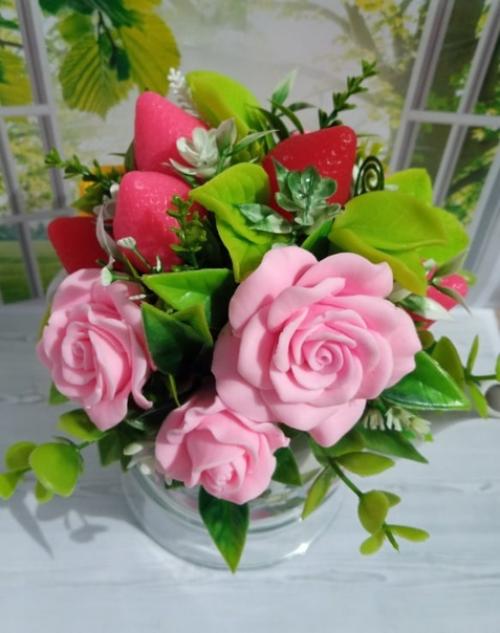 Сувенирноемылоручнойработы.  Идея для подарка по поводу и без женщине любого статуса: 01