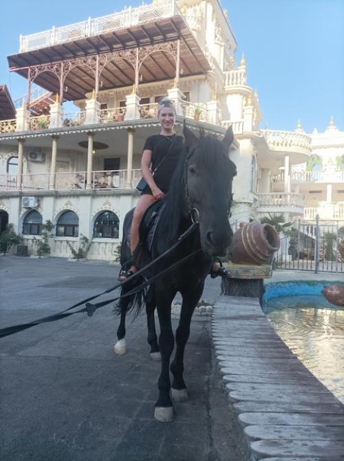 Ресторан падишах- это ресторанный комплекс в неповторимом стиле, который поразит вас убранством и шикарными апартаментами. 01