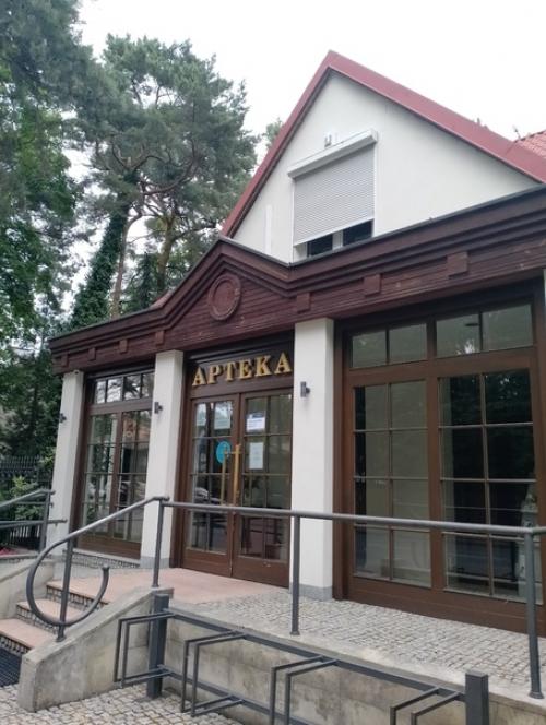 В 20 минутах езды от Варшавы есть замечательный городок Константин - езёрна. 09