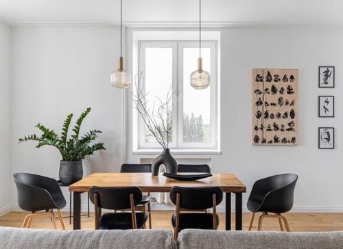 Лаконичный интерьер московской квартиры с элементами современной классики и мебелью в стиле mid - Century Modern. 03