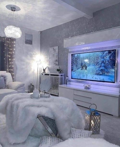 И живёшь словно в ночном клубе. 01