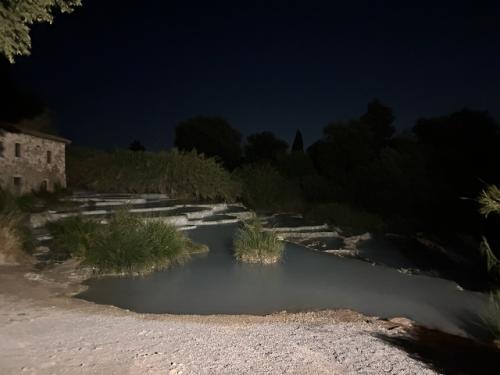 Всем привет.  Звать меня Виктория, мне только исполнилось 18 годиков. 07