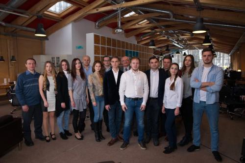 Тимур абдрахманов.  Год назад, во время выпускного лайк Biz, Тимур дал мне и себе обещание отчитаться по результатам по прошествии года. 01