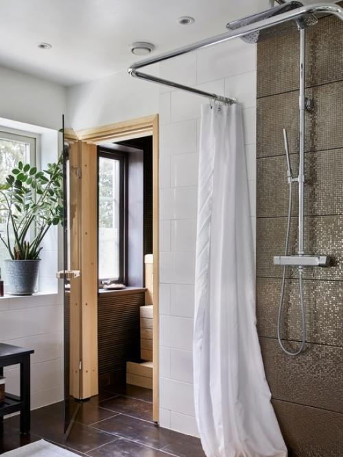 Широкие дощатые полы, изразцовая печь, решетчатые окна и красивая старинная винтажная мебель. 07