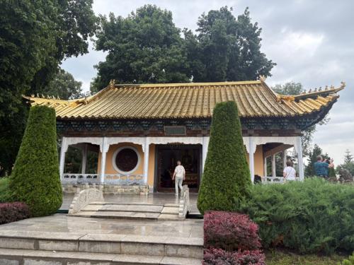 Золотой Город - это частный парк, выполненный в китайском стиле. 02