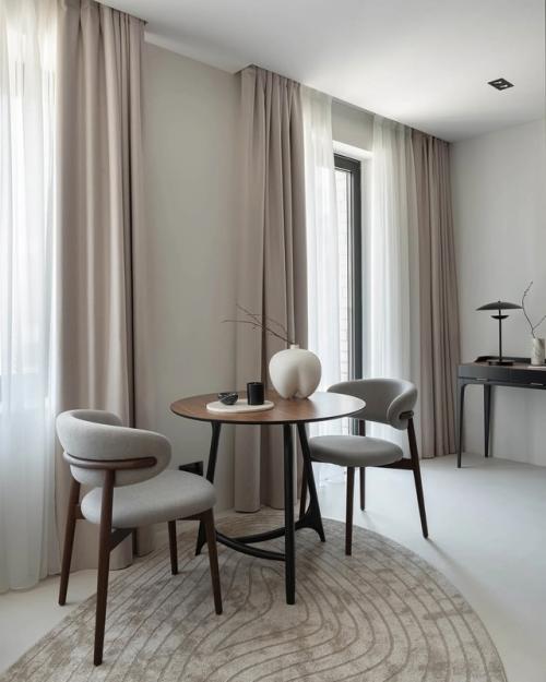 Легкий и минималистичный интерьер квартиры для девушки. 02