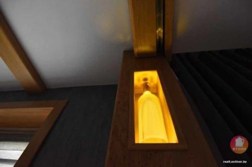 Андрей из Гомеля потратил 1, 5 года на то, чтобы сделать из убитой хрущевки конфетку. 08