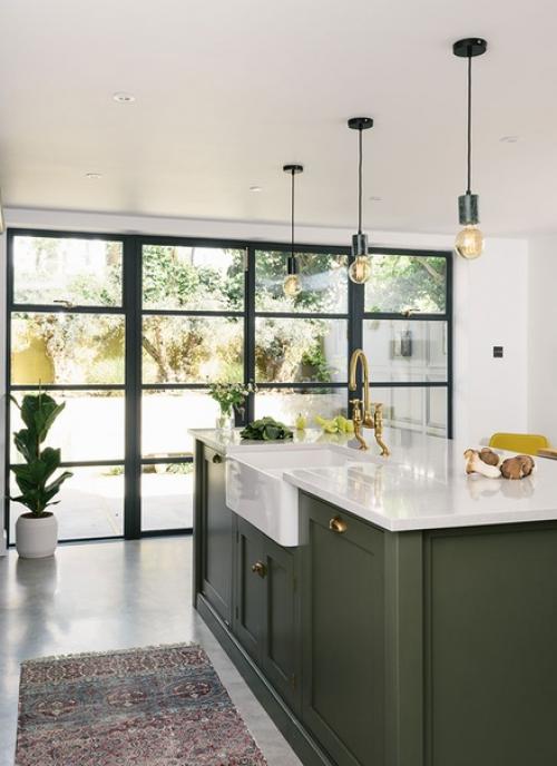 Великолепная зеленая кухня в одном из лондонских таунхаусов. 04