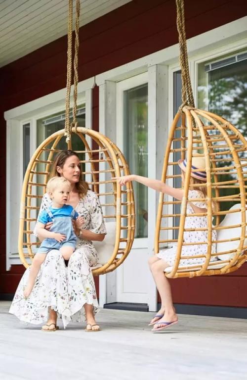 Интерьер этого летнего дома создан из сочетания старой унаследованной мебели и продуманных новых приобретений. 06