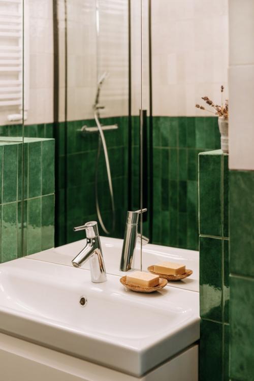 Современный интерьер студии площадью 27 кв. 09