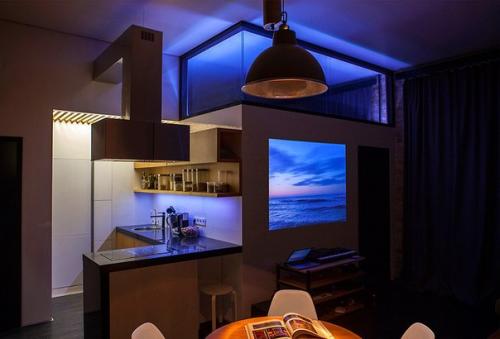 Непрерывное движение в маленькой квартире в Киеве. 09