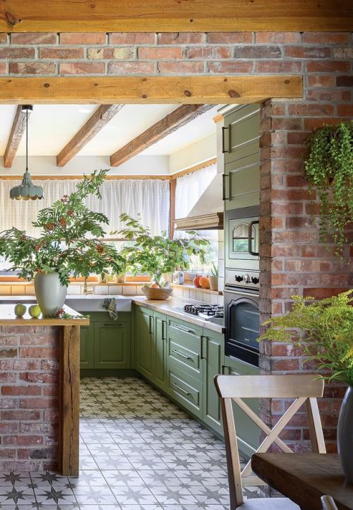 Вне времени и моды: уютный дом на опушке леса. 01