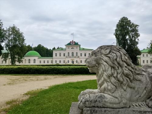 Про экскурсию.  Мы были в чудесной усадьбе куракиных 18 в. (в настоящих российских еб@енях), добраться туда без личного авто, идея так се. 07