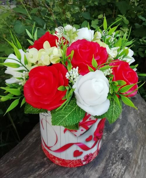 Вы только посмотрите насколько красивы букетики из мыла. 01