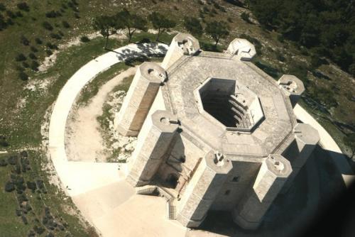 Кастель - дель - монте - самый таинственный замок Европы. 01