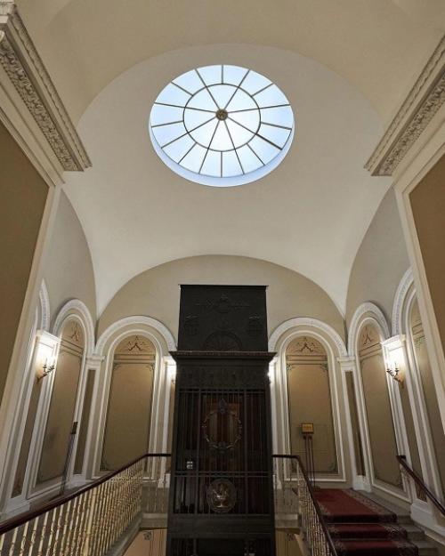 Дом журналиста с невероятным лифтом. 01