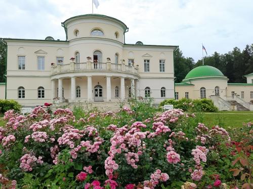 Про экскурсию.  Мы были в чудесной усадьбе куракиных 18 в. (в настоящих российских еб@енях), добраться туда без личного авто, идея так се. 08