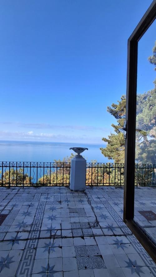 Абхазия. Остановка первая - дача Сталина, недалеко от Гагр, 300 метров от уровня моря. 03