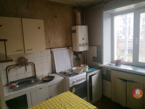 Андрей из Гомеля потратил 1, 5 года на то, чтобы сделать из убитой хрущевки конфетку. 01