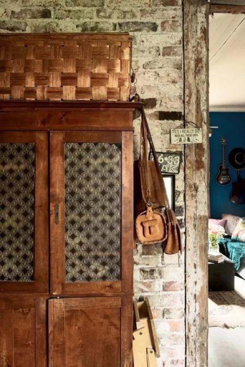 Семья с маленьким доходом, купила за бесценок старый дом. 07