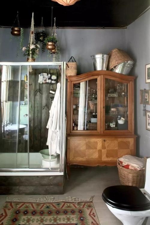 Семья с маленьким доходом, купила за бесценок старый дом. 08