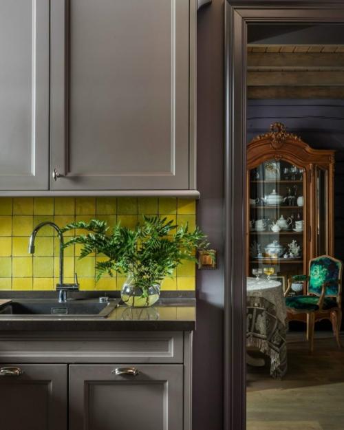 Дом в Подмосковье. Этот дом - грандиозная трехлетняя работа; конструктив занял полтора года, декор - еще полтора. 03