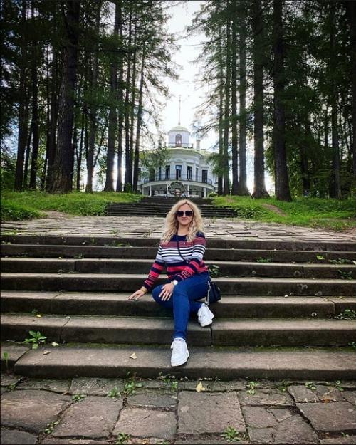 Середниково - старинная подмосковная усадьба, хранящая в своем ансамбле черты эпохи расцвета русского классицизма - золотого века русских усадеб. 07